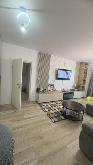 Apartament cu 2 camere decomandat în Exterior Vest