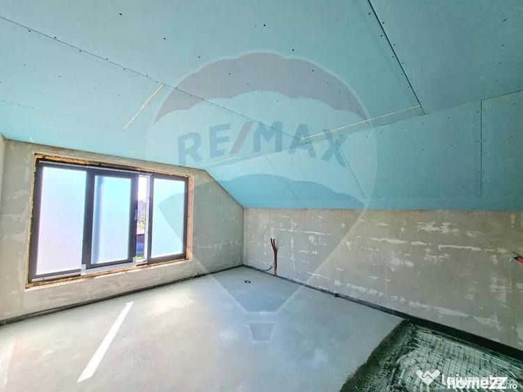 Casă cu 4 camere cu Teren 517 Mp în Vladimirescu