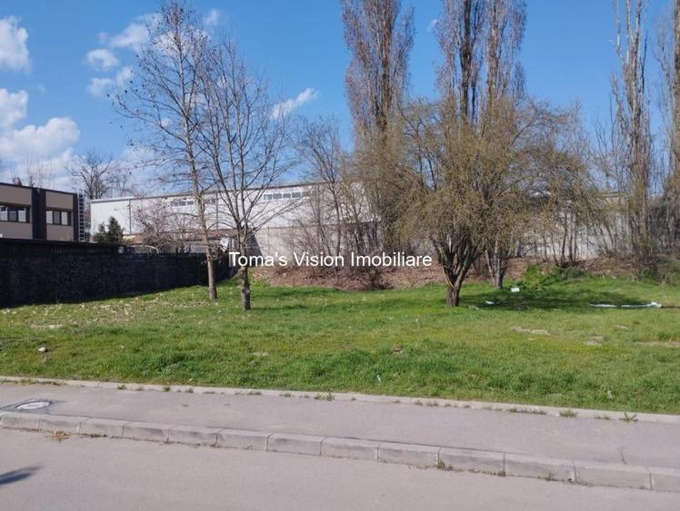 Teren intravilan de 592 mp, în 1 Decembrie