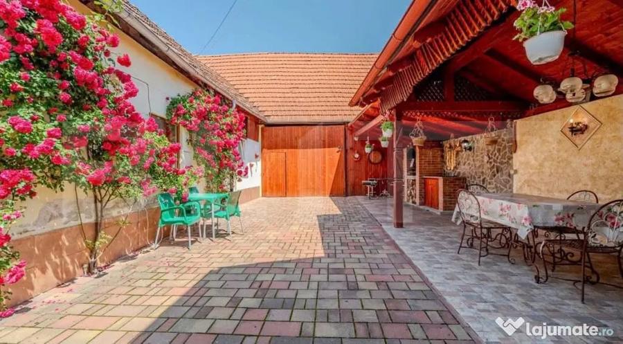 Casă cu 5 camere cu Teren 566 Mp în Feldioara