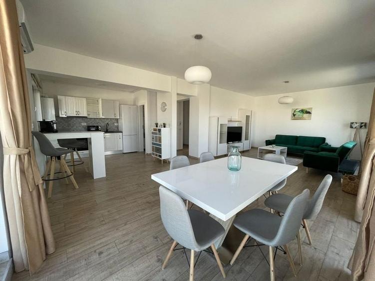 Apartament cu 4 camere decomandat în Central