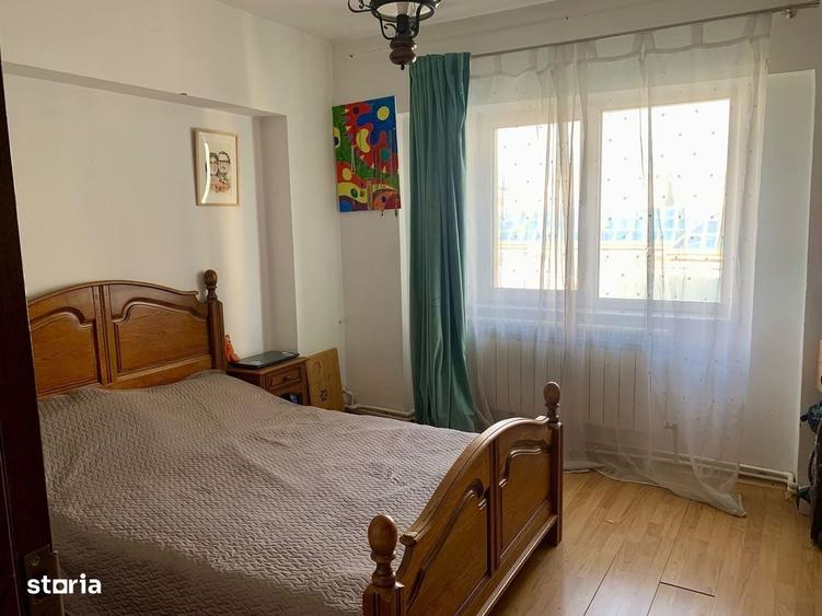 Apartament cu 3 camere decomandat în Central