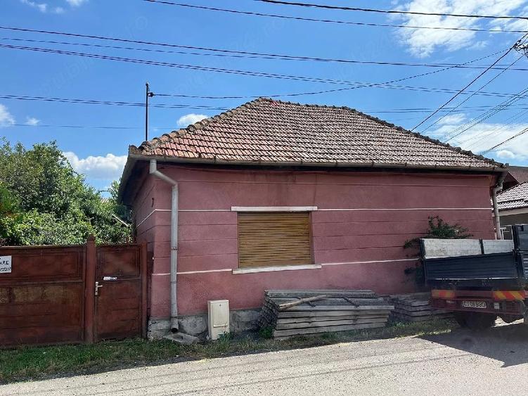 Casă cu 3 camere cu Teren 400 Mp în Central
