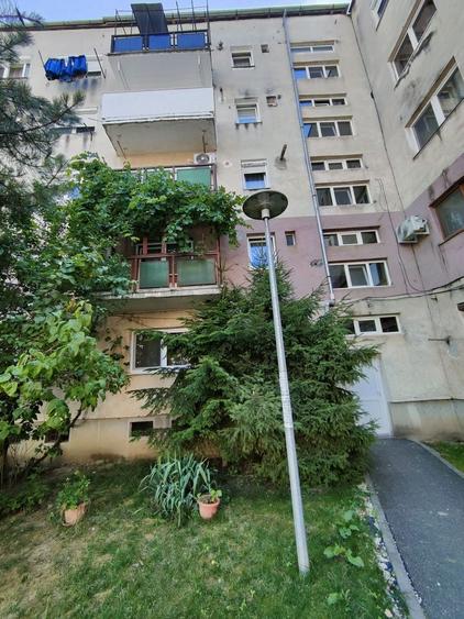 Apartament cu 3 camere decomandat în Păulești