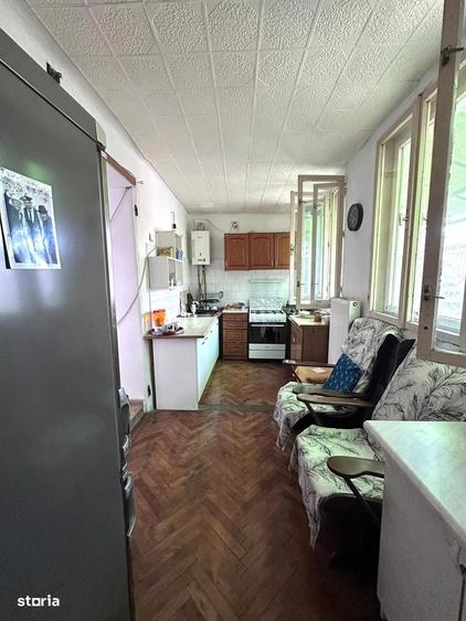 Casă cu 4 camere în Central