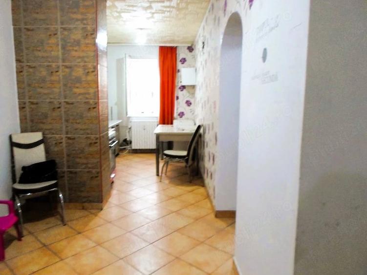 Apartament cu 3 camere decomandat în Sud