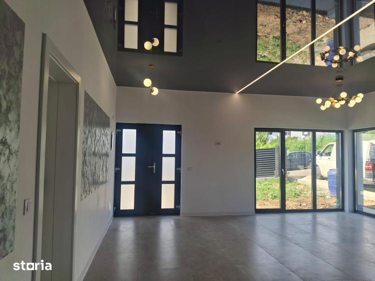 Casă cu 5 camere cu Teren 500 Mp în Bucium