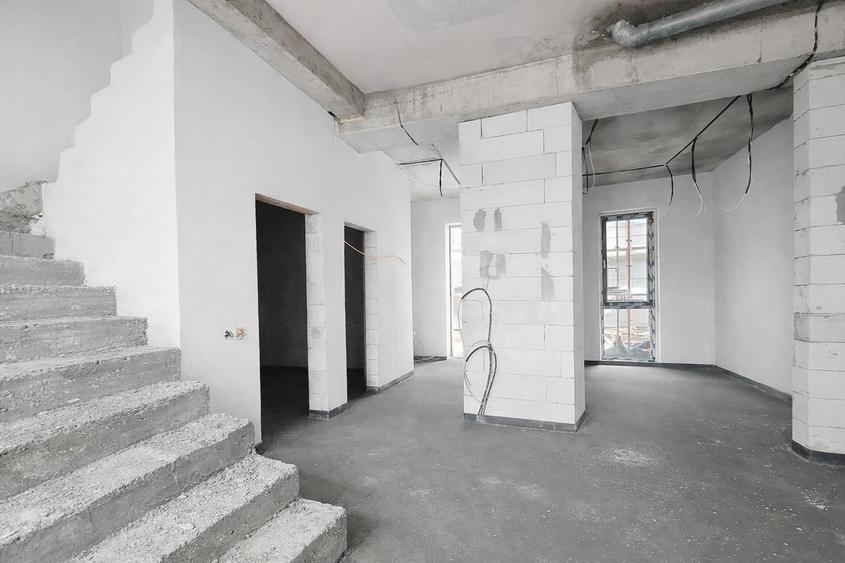 Duplex cu 4 camere cu Canalizare în Central