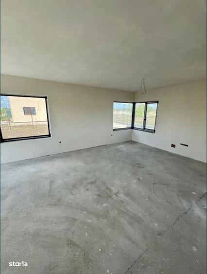 Casă cu 4 camere în Jucu
