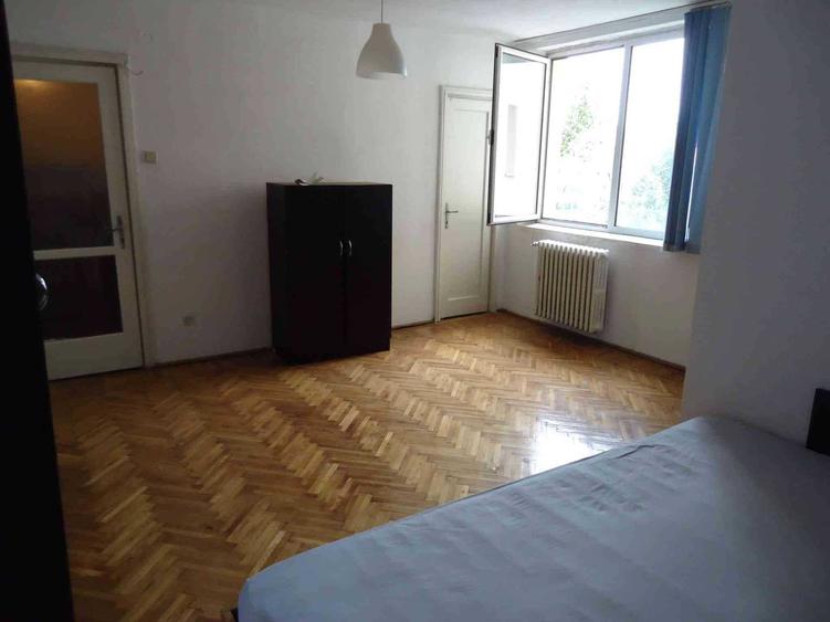 Garsonieră decomandată în Gara de Nord