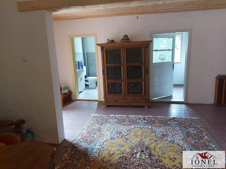 Casă individuală cu 6 camere cu Teren 1973 Mp în Horea