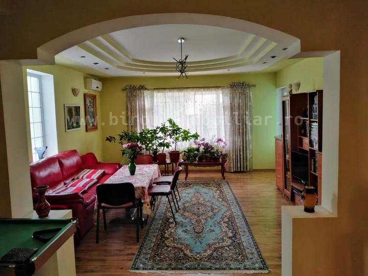 Casă individuală cu 7 camere cu Canalizare în Km 4-5