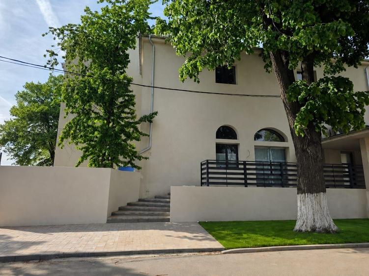 Spațiu comercial, de 2,000 mp, în Exterior Vest