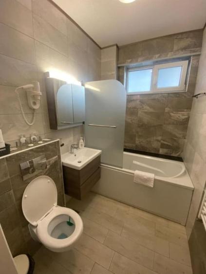 Apartament cu 2 camere semidecomandat, mobilat în Mamaia-Sat