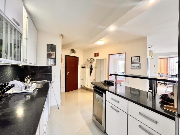 Apartament cu 3 camere semidecomandat, mobilat în Tineretului