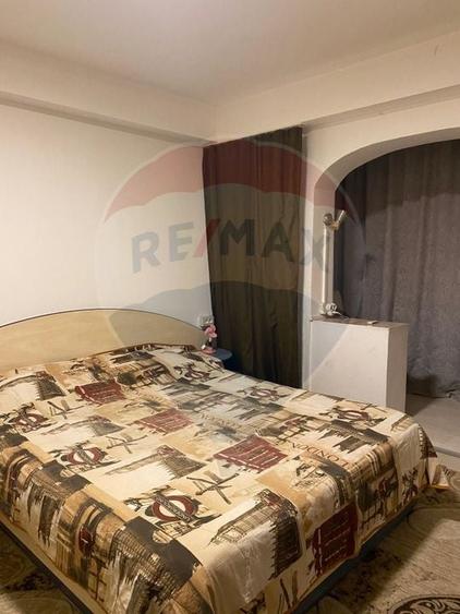 Apartament cu 3 camere decomandat, mobilat în Alfa