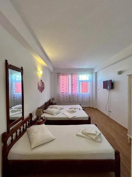 Casă cu 12 camere cu Teren 2000 Mp în Nord