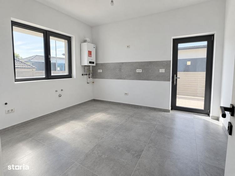 Casă cu 4 camere cu Teren 450 Mp în Domnești
