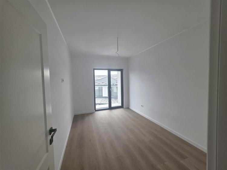 Apartament cu 4 camere decomandat în Bucium