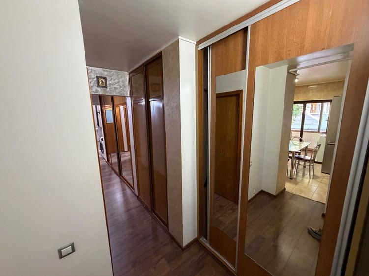 Apartament cu 3 camere decomandat în Trivale