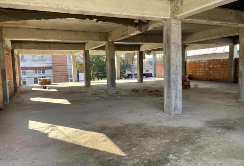 Spațiu comercial, de 800 mp, în Est
