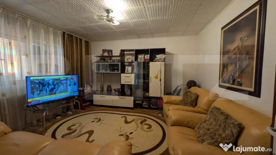 Apartament cu 3 camere decomandat în Micro 4