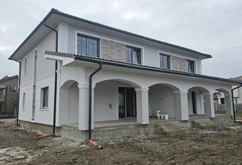 Duplex cu 5 camere cu Canalizare în Ciarda Roșie