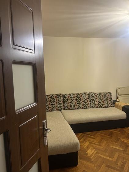 Apartament cu 3 camere decomandat în Eremia