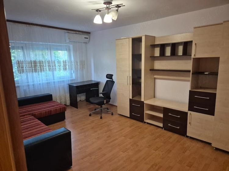 Apartament cu 2 camere decomandat în Girocului