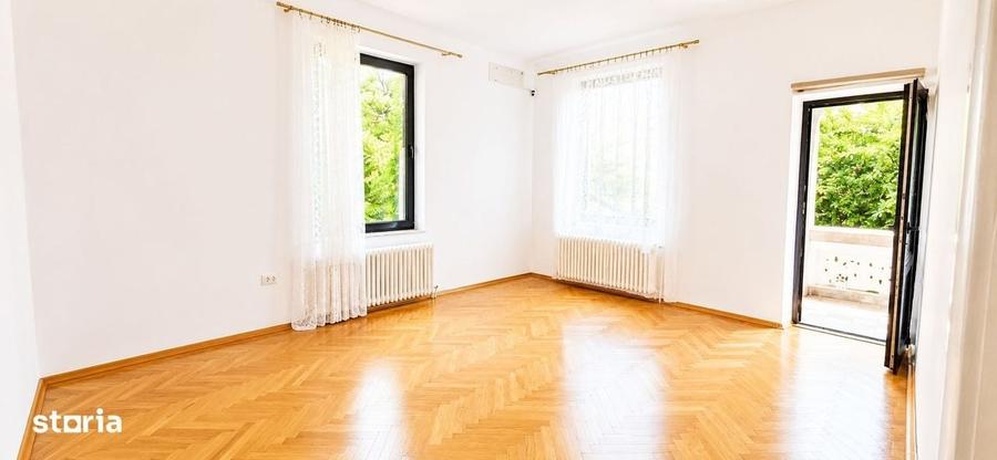 Apartament cu 4 camere în Rosetti