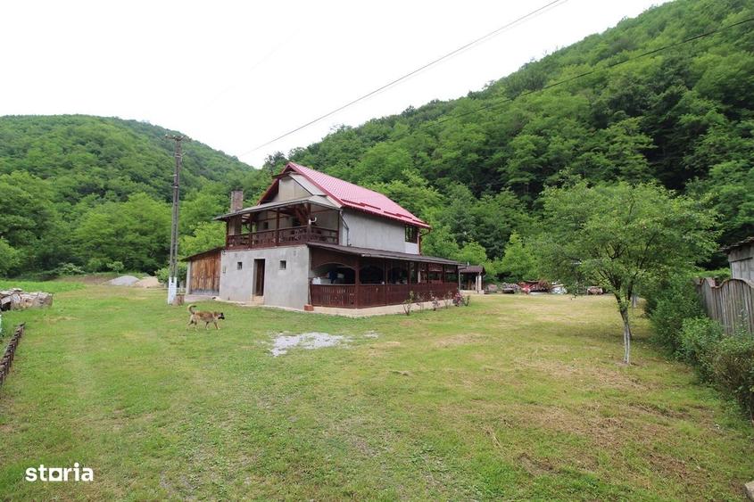 Casă cu 3 camere în Toplița