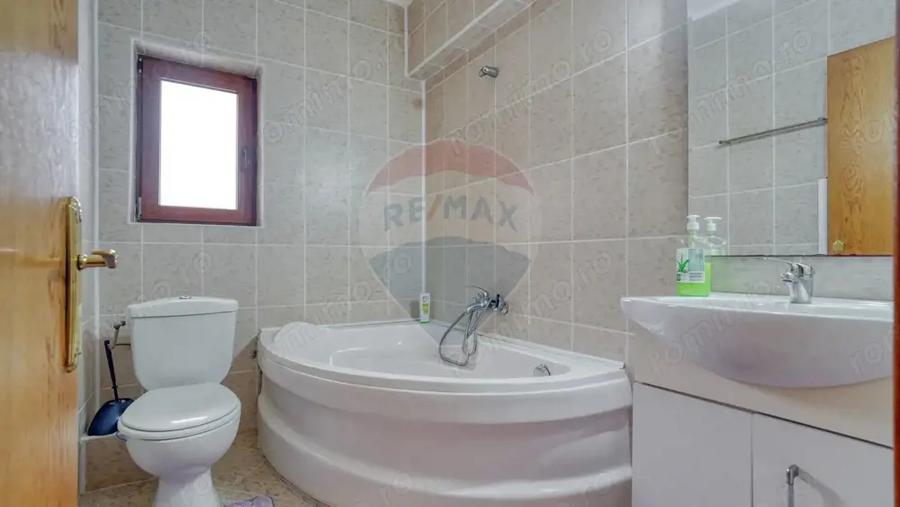 Casă cu 6 camere cu Teren 544 Mp în Cioplea