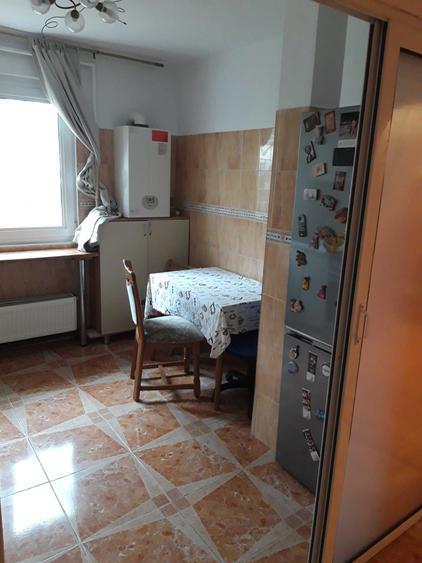 Apartament cu 3 camere decomandat, mobilat în Brâncoveanu