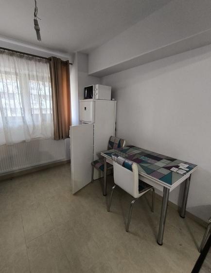 Apartament cu 2 camere semidecomandat în Cârlig