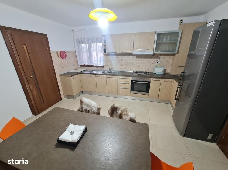 Casă cu 4 camere decomandat în Central