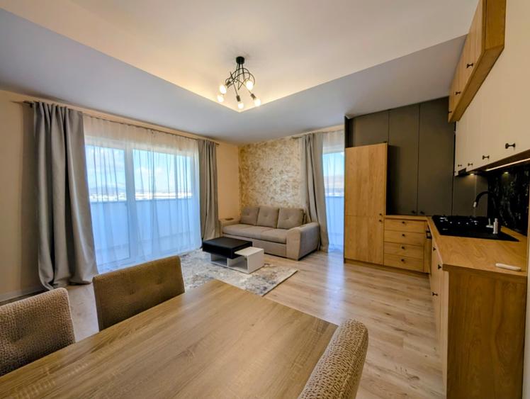 Apartament cu 3 camere semidecomandat în Florești