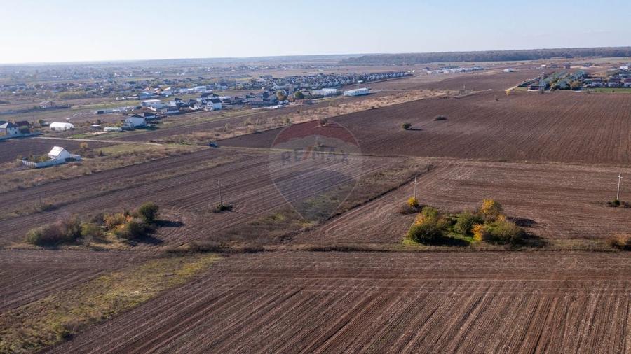 Teren Construcții intravilan de 7400 mp, în Săbăreni