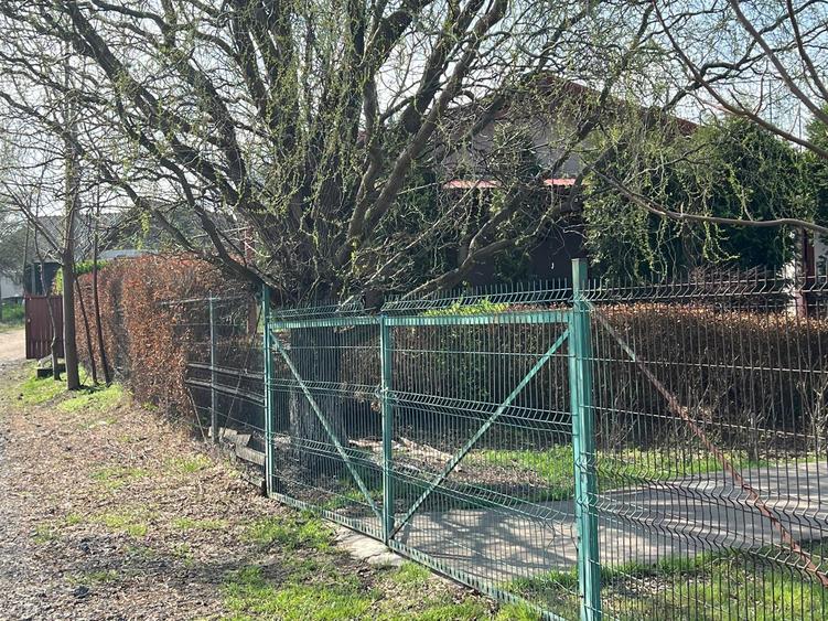 Casă individuală cu 3 camere cu Garaj în Gruiu