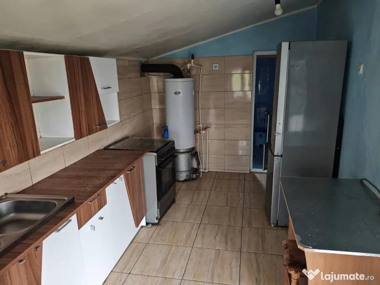 Casă cu 4 camere în Cerna