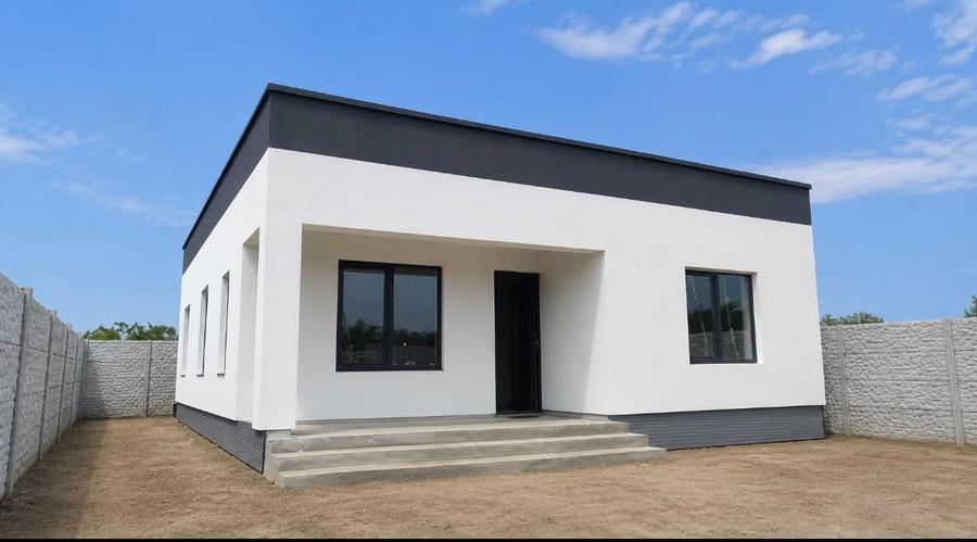 Casă individuală cu 3 camere cu Canalizare în Exterior Sud