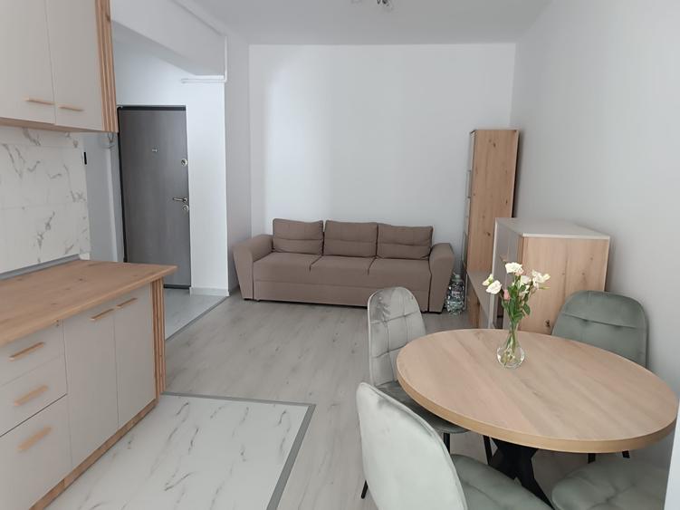 Apartament cu 2 camere semidecomandat în Roșu