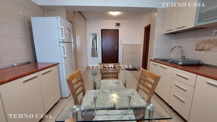 Apartament semidecomandat în Est