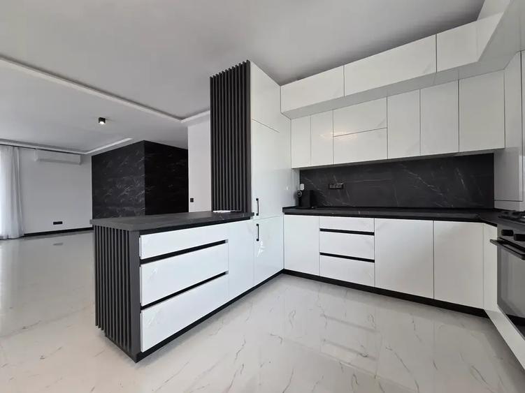 Penthouse cu 3 camere decomandat în Titan