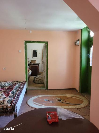 Casă cu 5 camere cu Teren 1300 Mp în Salcia