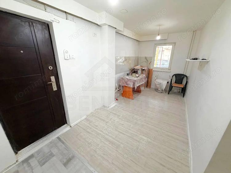 Apartament cu 4 camere decomandat în Valea Rosie