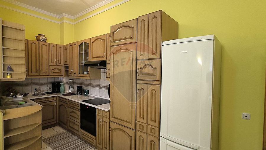 Apartament cu 3 camere semidecomandat în Central
