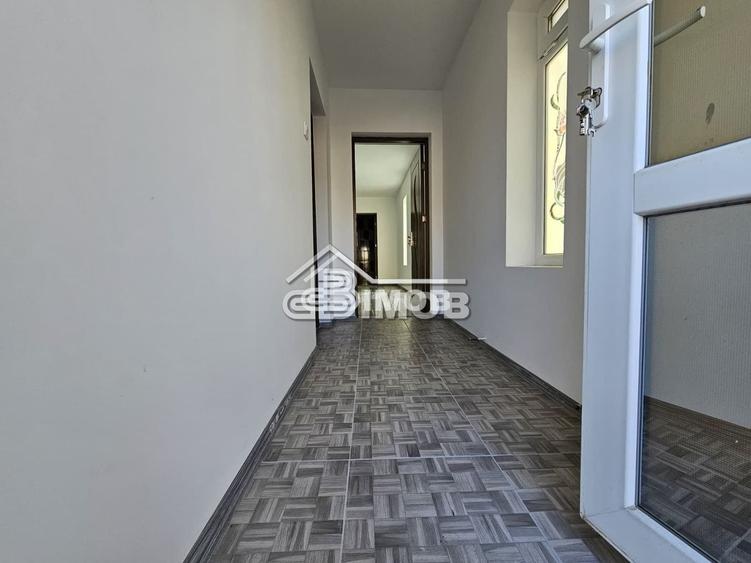 Casă cu 2 camere cu Canalizare în Central