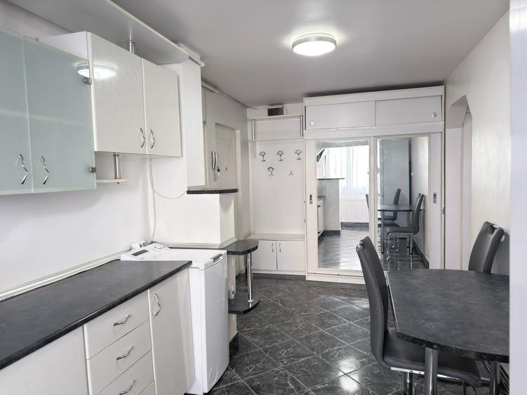 Apartament cu 2 camere decomandat, mobilat în Central