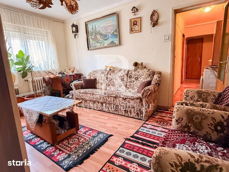Apartament cu 3 camere decomandat în Iosia