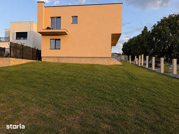 Casă cu 5 camere cu Teren 425 Mp în Iorga